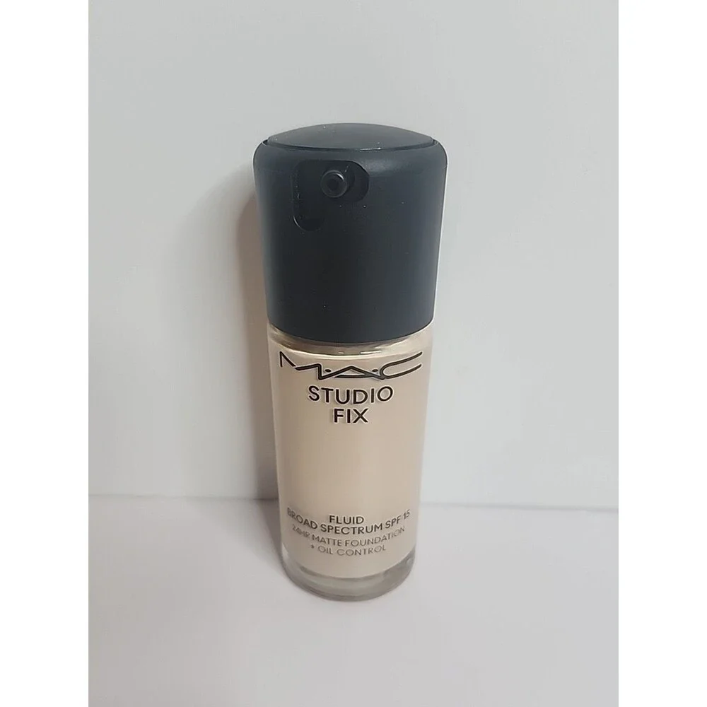 Mac Studio Fix Fluid Broad Spectrum SPF15 24HR Foundation + Oil Control NC10 1oz